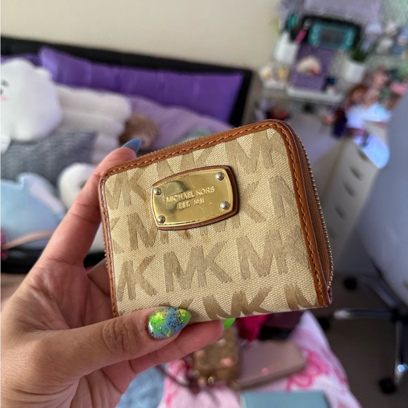 Sold - Picture 2 of 6